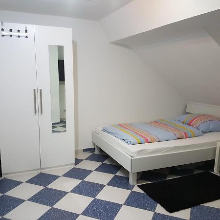 Ruhige Gemuetliche Ferienwohnung In Karlsruhe Daxlanden Fuer Monteure, Pendler, Geschaefsreisen, Wochenendreisen Esterno foto