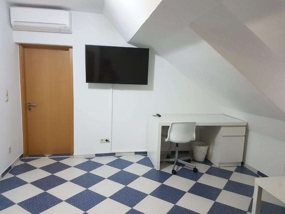 Ruhige Gemuetliche Ferienwohnung In Karlsruhe Daxlanden Fuer Monteure, Pendler, Geschaefsreisen, Wochenendreisen Esterno foto